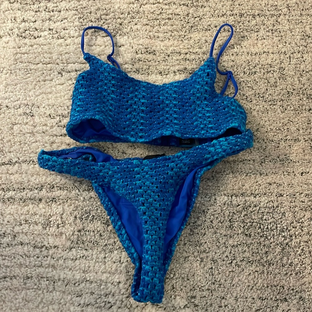 Fits like an Xs/S